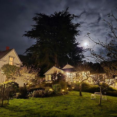 Dennen'S Victorian Farmhouse Little River Exterior photo