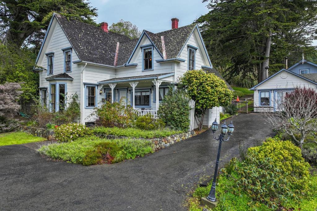 Dennen'S Victorian Farmhouse Little River Exterior photo
